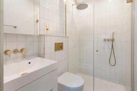 3 bedroom flat to rent, Windmill Street, London W1T