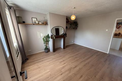 3 bedroom semi-detached house to rent, Brook Meadow, Irby CH61