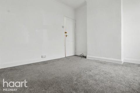 2 bedroom terraced house to rent, Canterbury Street, Gillingham