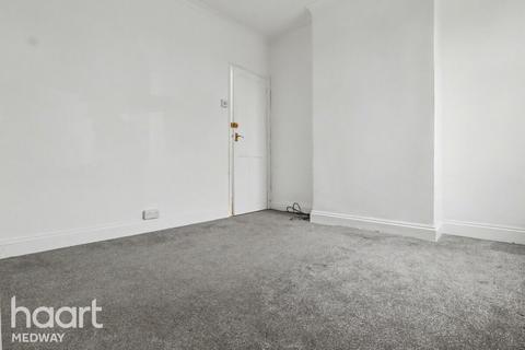 3 bedroom terraced house to rent, Canterbury Street, Gillingham