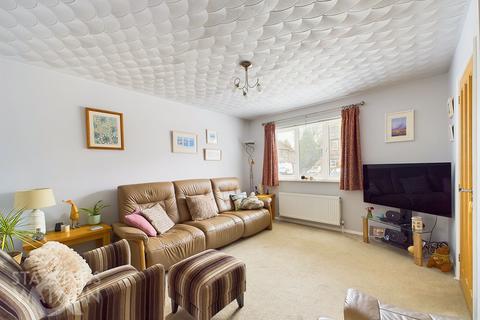 3 bedroom semi-detached house for sale, Gainsborough Avenue, Diss