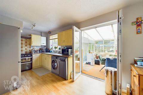 3 bedroom semi-detached house for sale, Gainsborough Avenue, Diss
