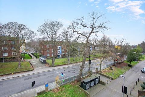 Hardel Walk, London
