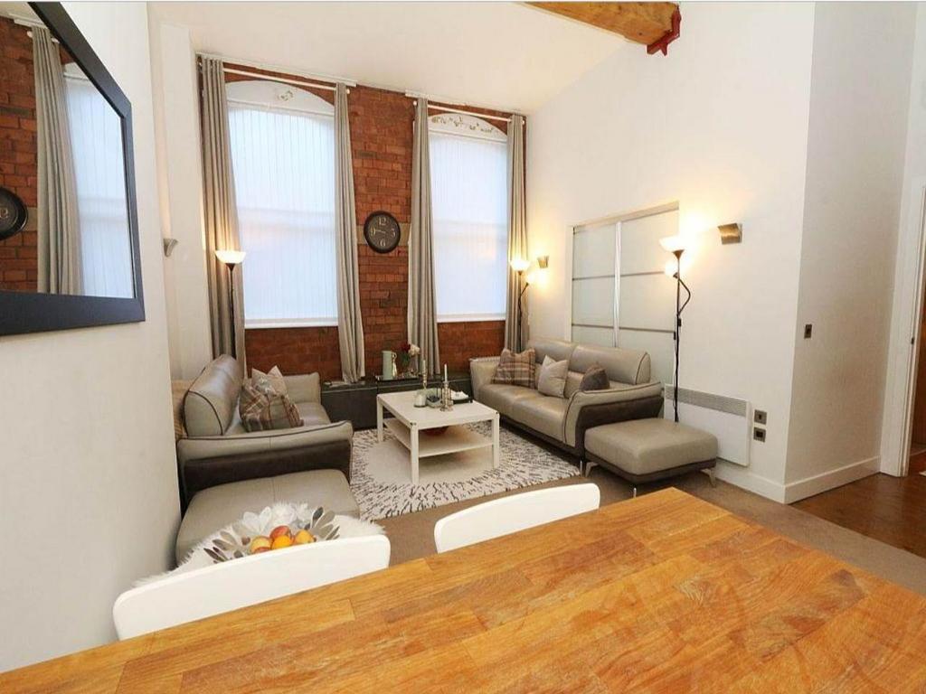 Living Room (2)