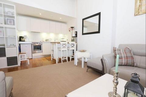 2 bedroom flat to rent, Delauney House, 11 Scoresby Street, Little Germany