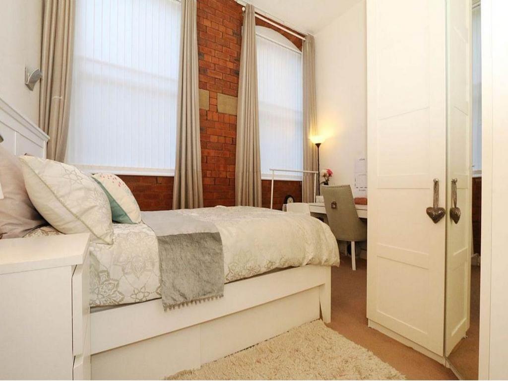 Bedroom 1 (2)