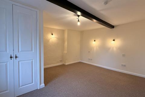 2 bedroom flat to rent, Wilton