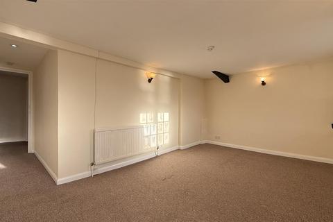 2 bedroom flat to rent, Wilton