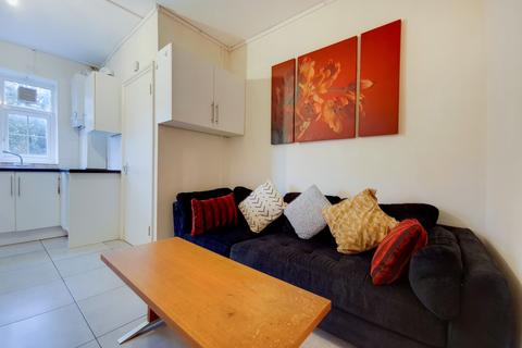 3 bedroom apartment to rent, 31 Anderson house, SW17 0HL