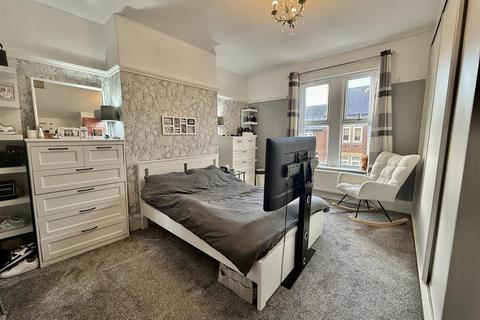3 bedroom apartment for sale, George Street, Pelaw, Gateshead