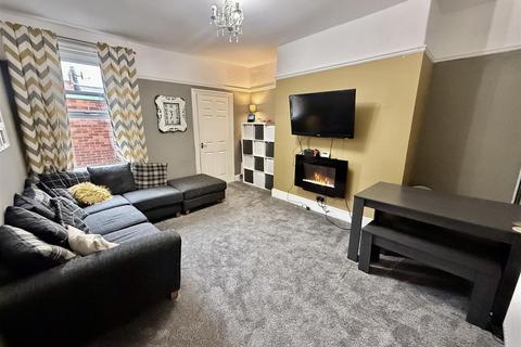 3 bedroom apartment for sale, George Street, Pelaw, Gateshead
