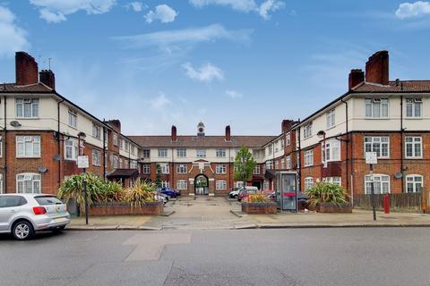 3 bedroom apartment to rent, Room 3, 31 Anderson House, SW17 0HL