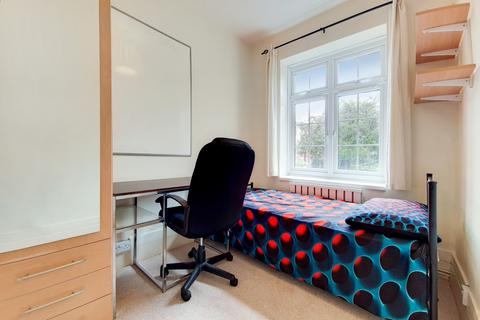 3 bedroom apartment to rent, Room 3, 31 Anderson House, SW17 0HL