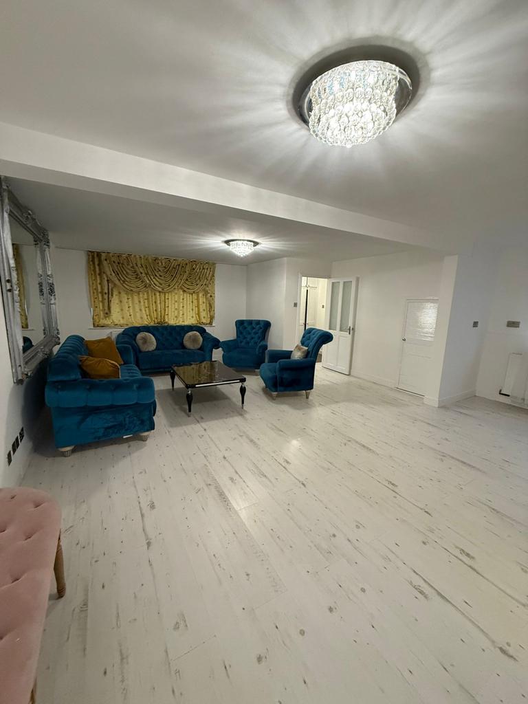 3 bed terraced house to rent in Winchmore Hill
