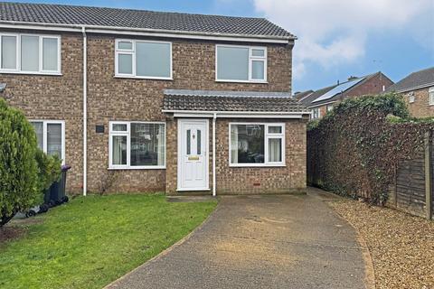 3 bedroom semi-detached house to rent, Braemar Close, Stamford