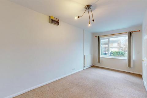 3 bedroom semi-detached house to rent, Braemar Close, Stamford