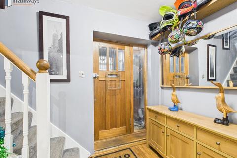 3 bedroom semi-detached house for sale, Caterham CR3
