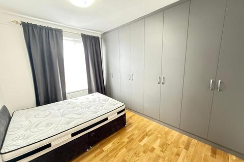 4 bedroom semi-detached house to rent, Warley Road, Hayes UB4
