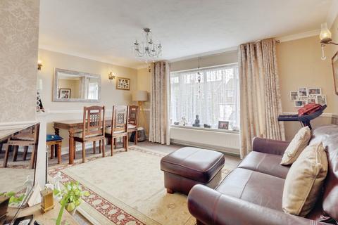 2 bedroom semi-detached house for sale, Kents Hill Road North, Benfleet, SS7