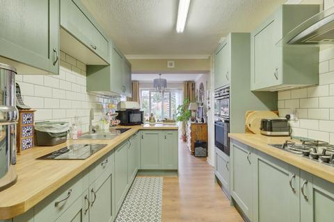 2 bedroom semi-detached house for sale, Kents Hill Road North, Benfleet, SS7