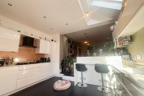 4 bedroom terraced house for sale, Manchester Road, Denton, Manchester