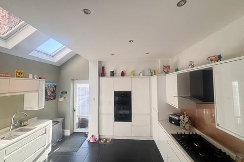 4 bedroom terraced house for sale, Manchester Road, Denton, Manchester