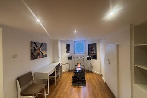 4 bedroom terraced house for sale, Manchester Road, Denton, Manchester
