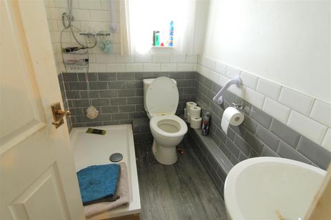 4 bedroom semi-detached house for sale, Squires Court, Eastchurch, Sheerness