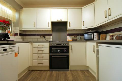 4 bedroom semi-detached house for sale, Squires Court, Eastchurch, Sheerness