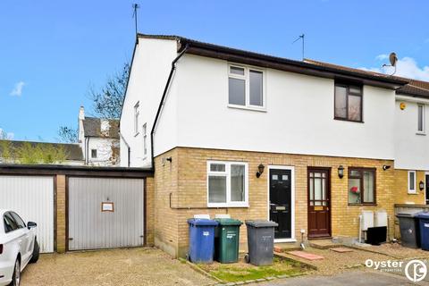 2 bedroom end of terrace house to rent, Warwick Close, Barnet, EN4