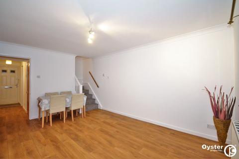 2 bedroom end of terrace house to rent, Warwick Close, Barnet, EN4