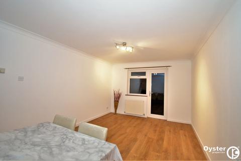 2 bedroom end of terrace house to rent, Warwick Close, Barnet, EN4