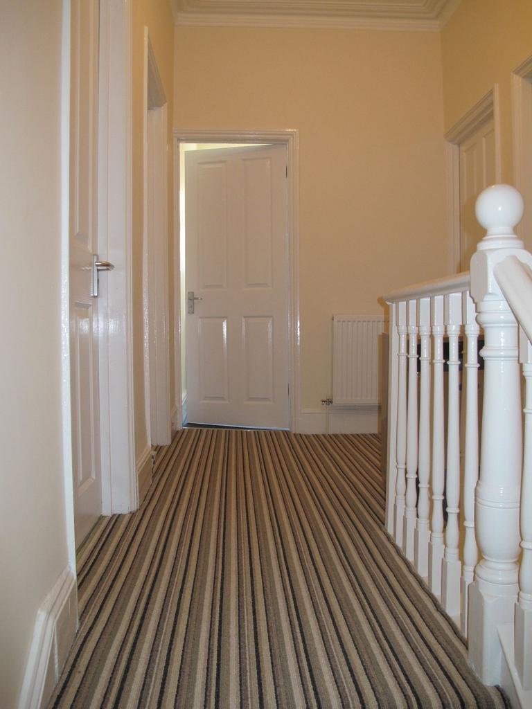 Bright, well-maintained upstairs hallway with s...