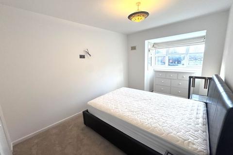 2 bedroom flat to rent, Curtis Drive, London