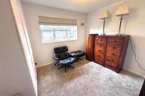 2 bedroom flat to rent, Curtis Drive, London