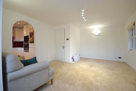 2 bedroom flat to rent, Curtis Drive, London