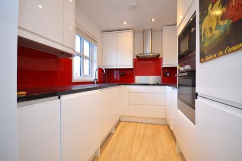 2 bedroom flat to rent, Curtis Drive, London