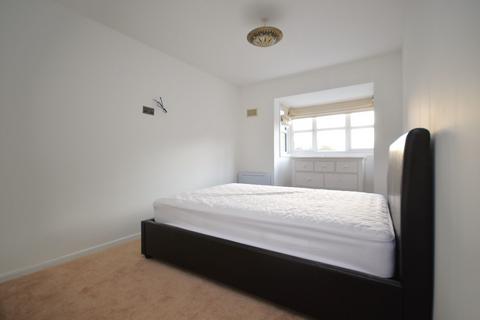 2 bedroom flat to rent, Curtis Drive, London