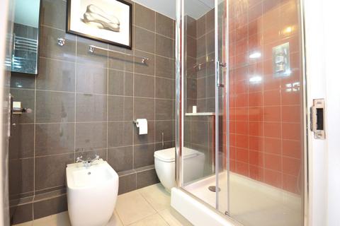 2 bedroom flat to rent, Curtis Drive, London