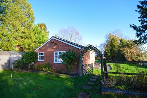 1 bedroom detached bungalow to rent, Bickenhill B92