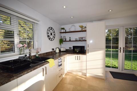 1 bedroom detached bungalow to rent, Bickenhill B92