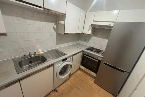 2 bedroom flat to rent, Finlay Drive, Dennistoun