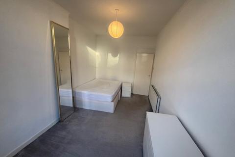 2 bedroom flat to rent, Finlay Drive, Dennistoun