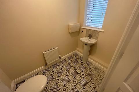 1 bedroom semi-detached house to rent, Horwich Close, Crowborough