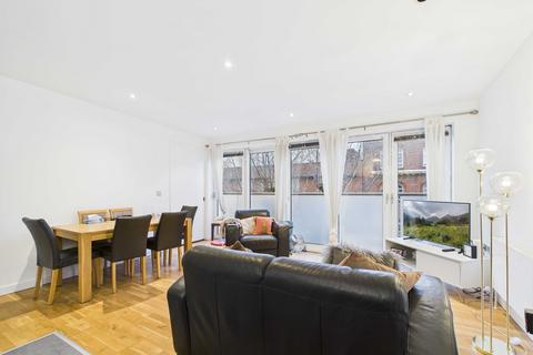 2 bedroom apartment to rent, Tower Bridge Road, London Bridge