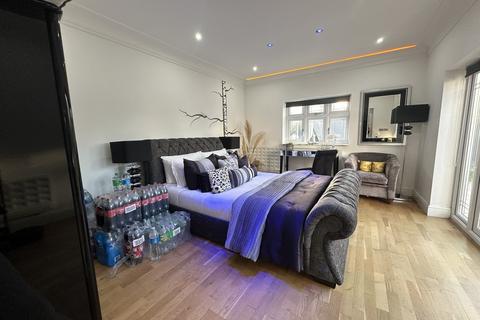 1 bedroom ground floor flat to rent, Oulton Crescent, Barking