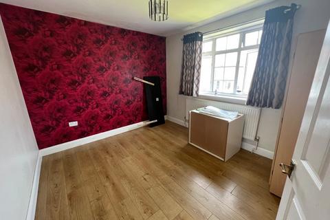 3 bedroom terraced house to rent, Westbourne Road, Uxbridge