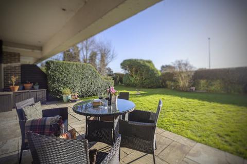 2 bedroom flat for sale, Seabrook Road, Hythe, CT21