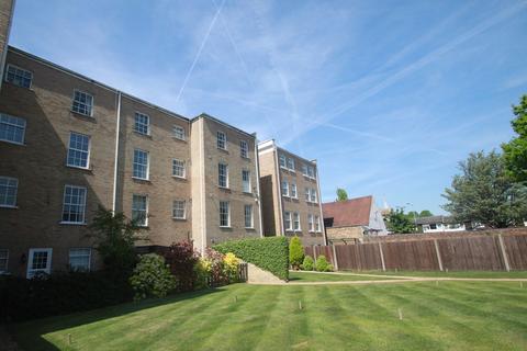 1 bedroom flat to rent, Queensgate House, Cookham Road