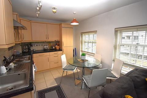 1 bedroom flat to rent, Queensgate House, Cookham Road